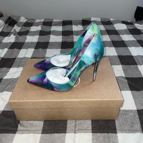 Christian Louboutin - Picture 3 of 7